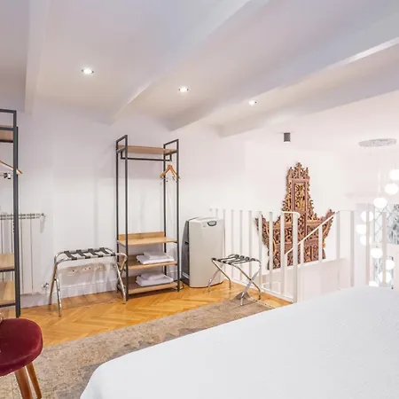 Daplace - Iris Apartment